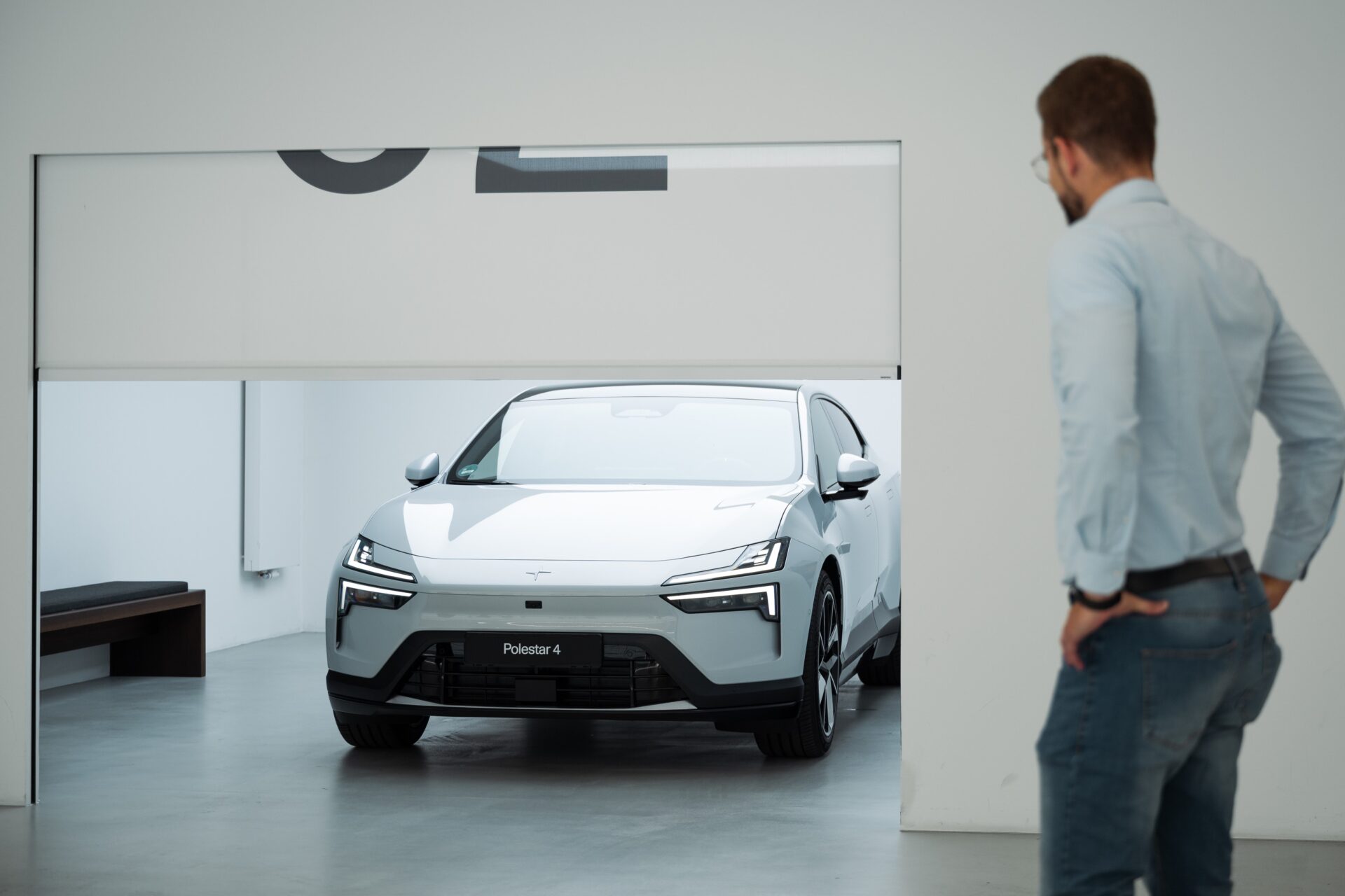 683302_20240820_Polestar_delivers_first_customer_Polestar_4_SUV_coup_s_in_Europe