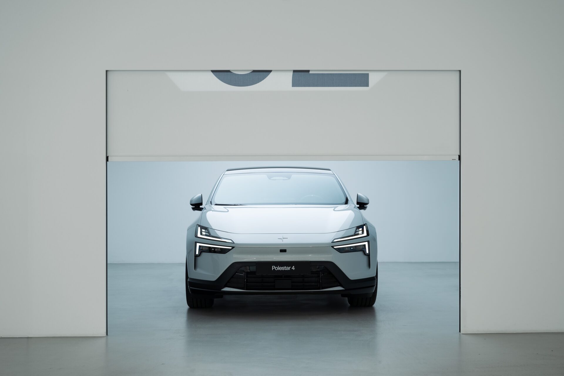 683307_20240820_Polestar_delivers_first_customer_Polestar_4_SUV_coup_s_in_Europe