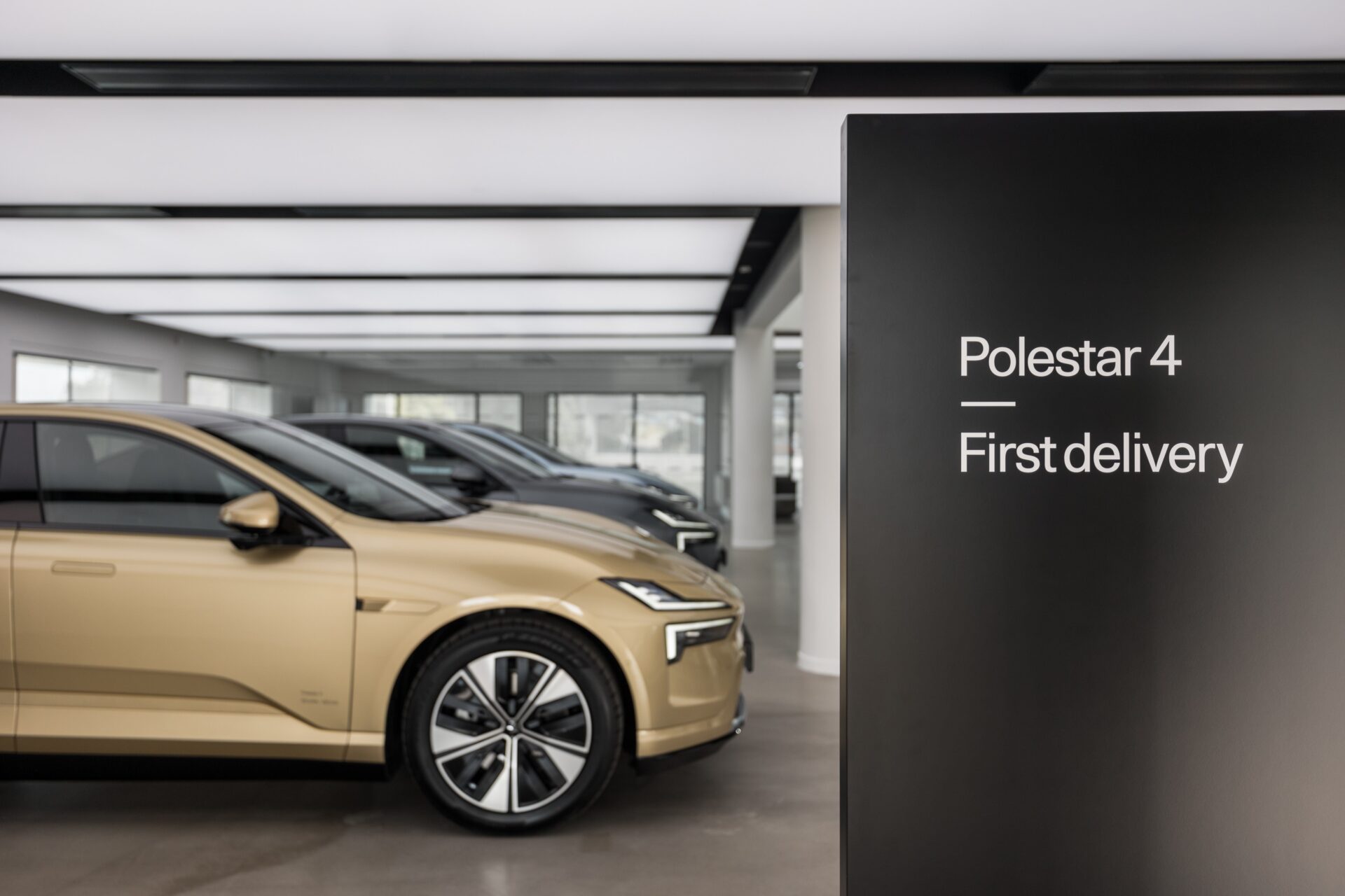 683309_20240820_Polestar_delivers_first_customer_Polestar_4_SUV_coup_s_in_Europe