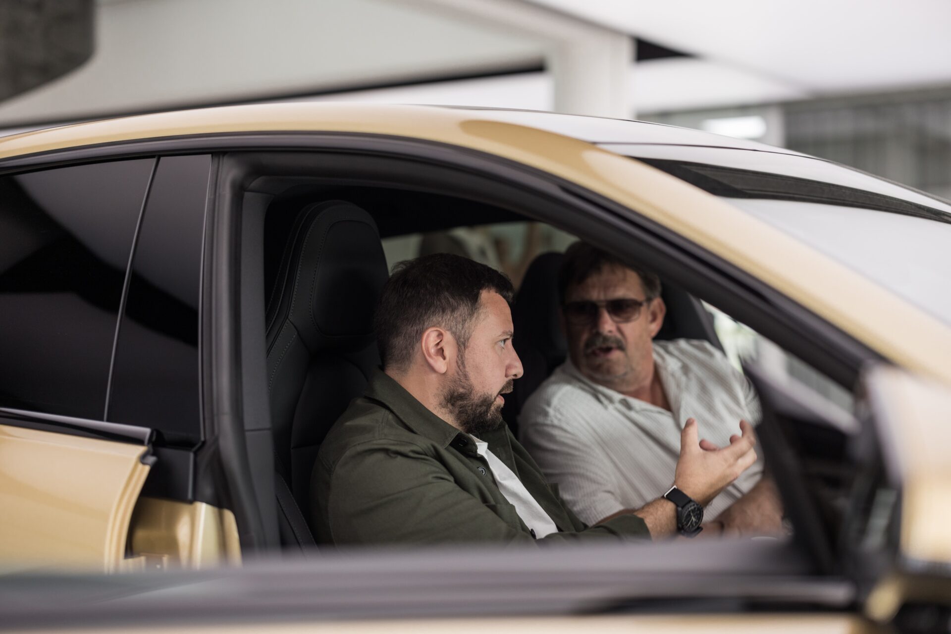 683311_20240820_Polestar_delivers_first_customer_Polestar_4_SUV_coup_s_in_Europe