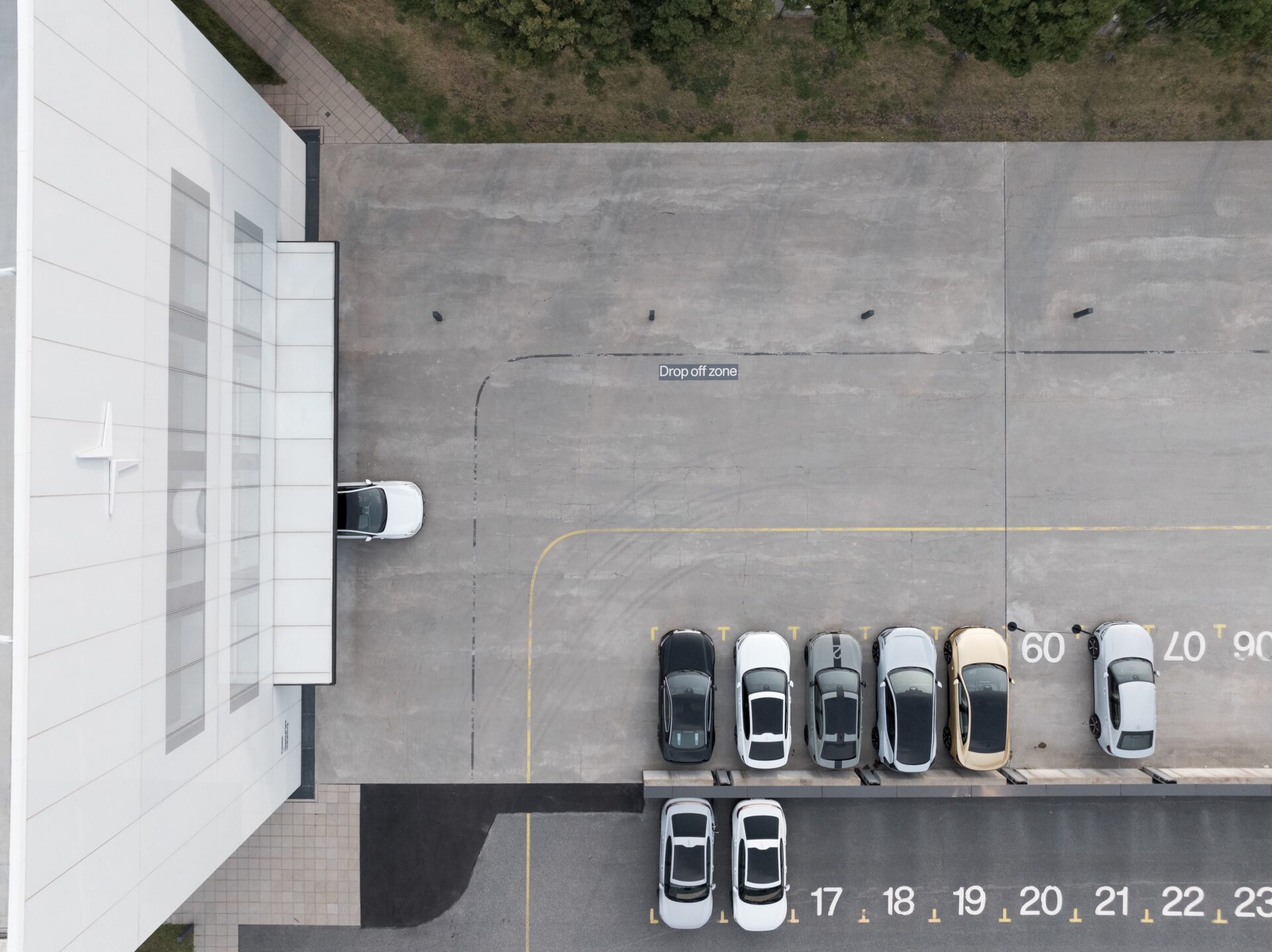 683313_20240820_Polestar_delivers_first_customer_Polestar_4_SUV_coup_s_in_Europe