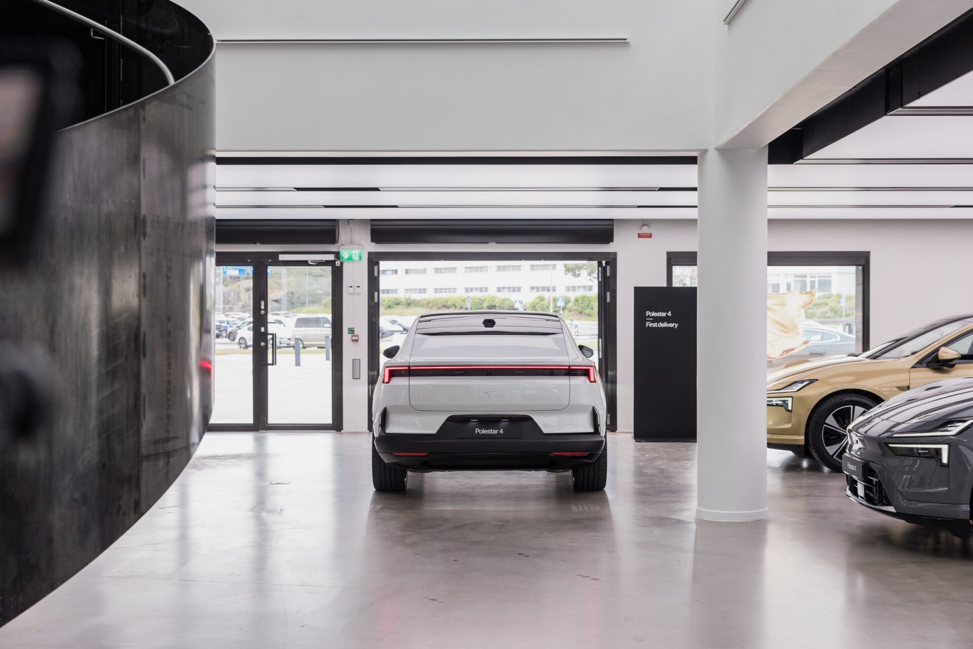 683315_20240820_Polestar_delivers_first_customer_Polestar_4_SUV_coup_s_in_Europe
