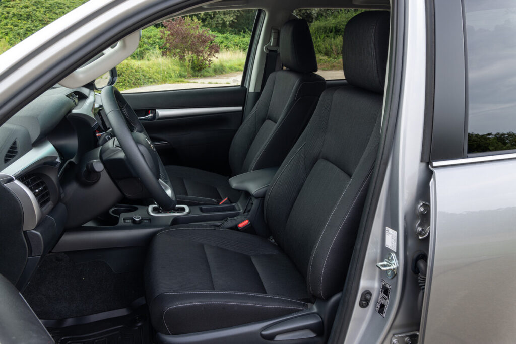 87820-2024hilux-48v-hybridinterior001-web-lr