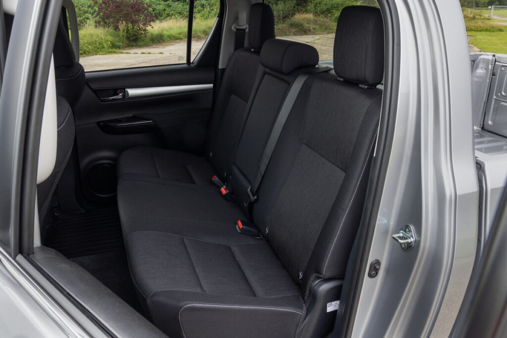 87821-2024hilux-48v-hybridinterior002-web-lr