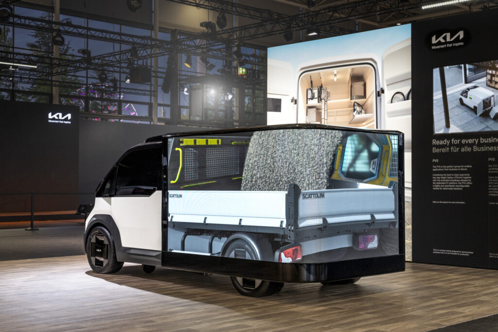 Kia_auf_der_IAA_Transportation_05_PV5_Concept_Anamorphic_Screen