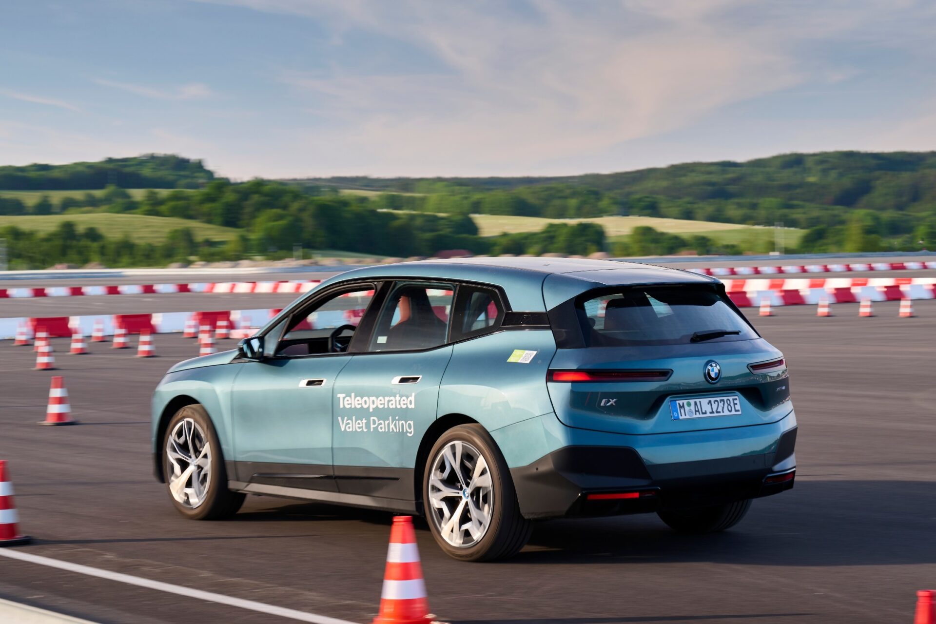 Automatisierte Valet Parken von BMW und Valeo