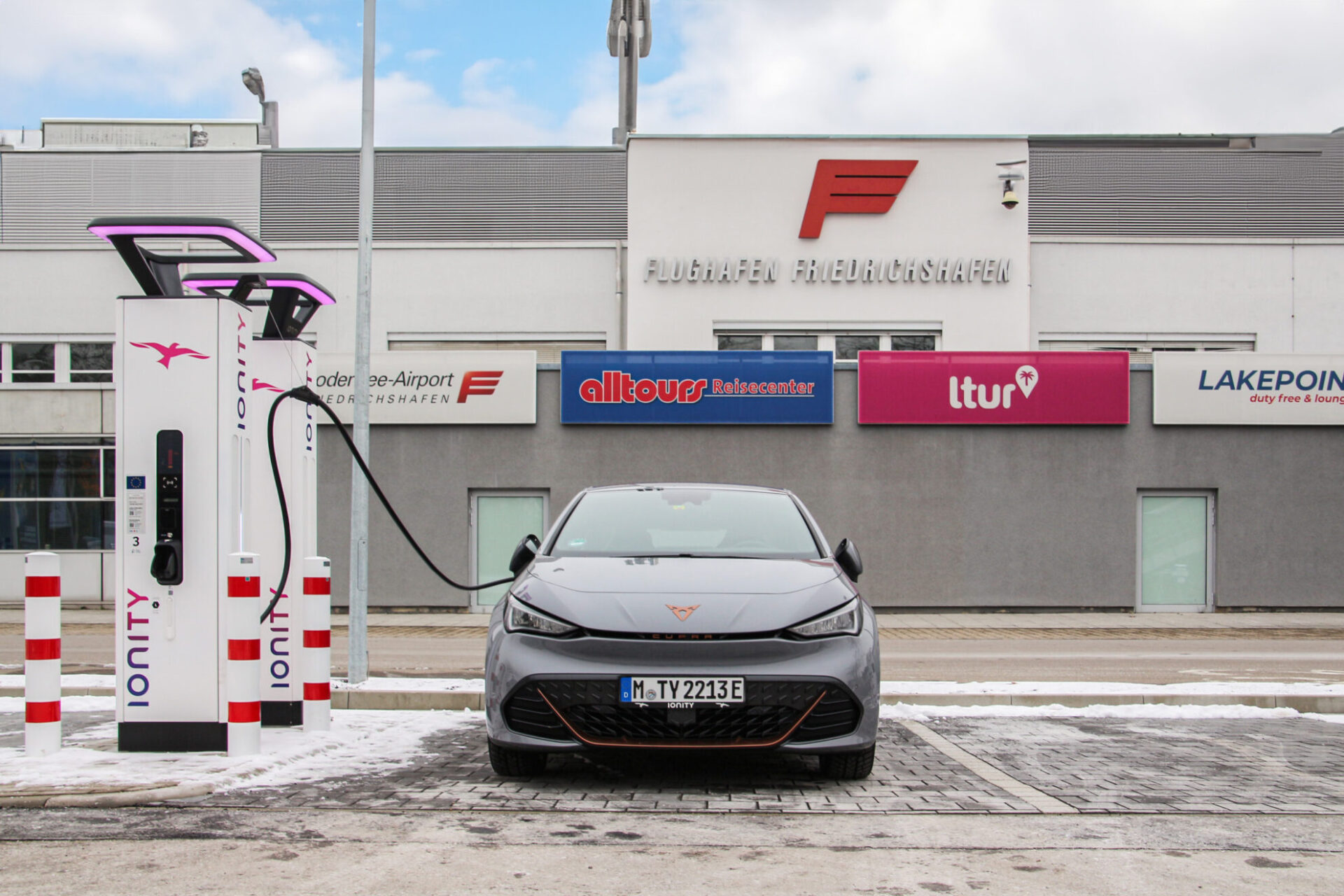 Ionity,Elektroauto laden,Ladesäule,Friedrichshafen