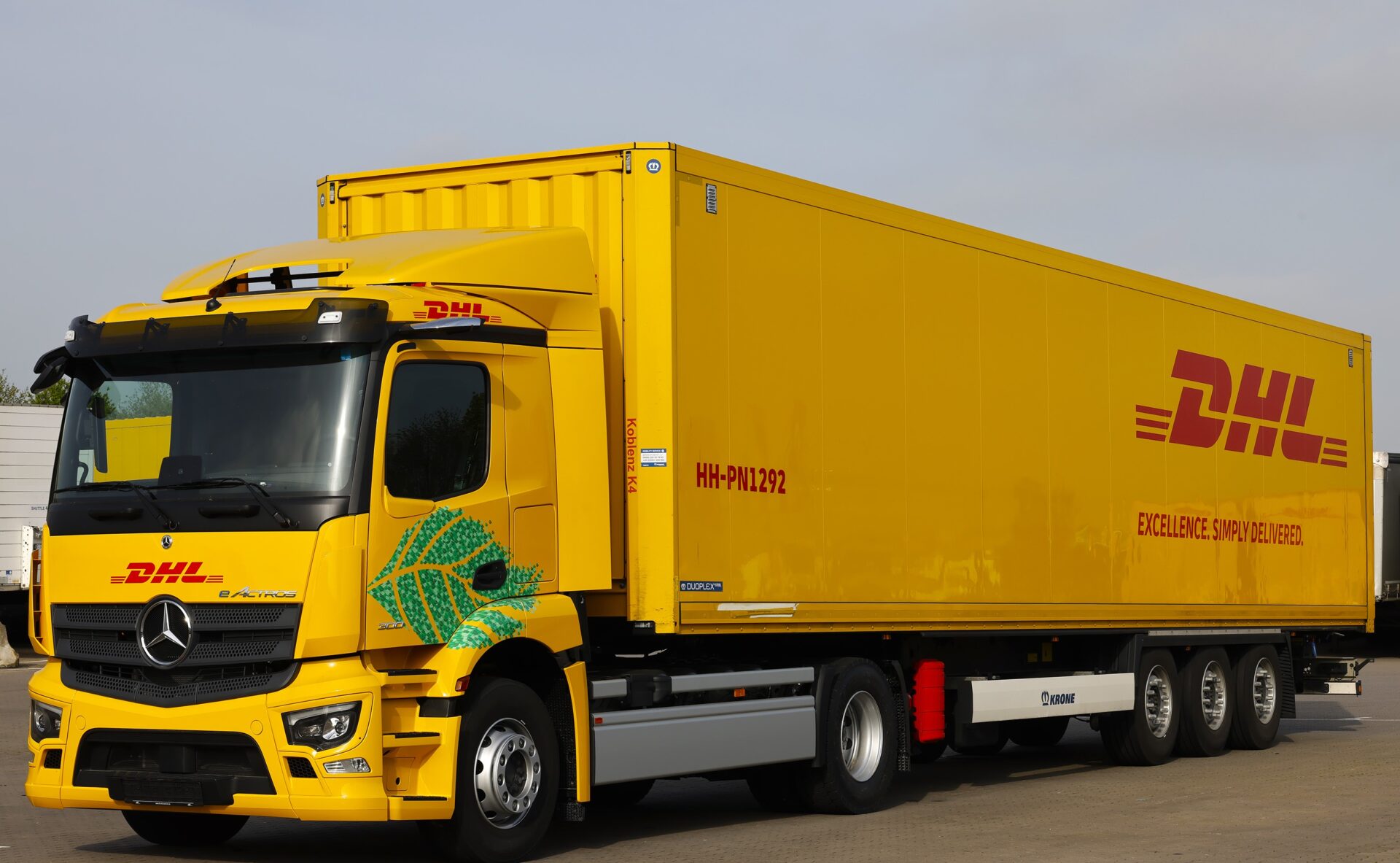 DHL Freight treibt mit Mercedes-Benz eActros 300 die CO2-freie Logistik voran