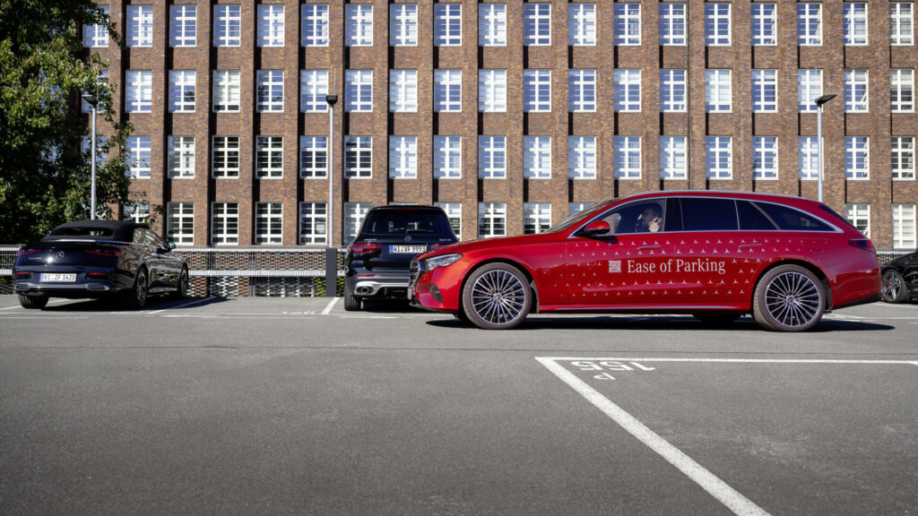 Mercedes, automatisiertes Parken