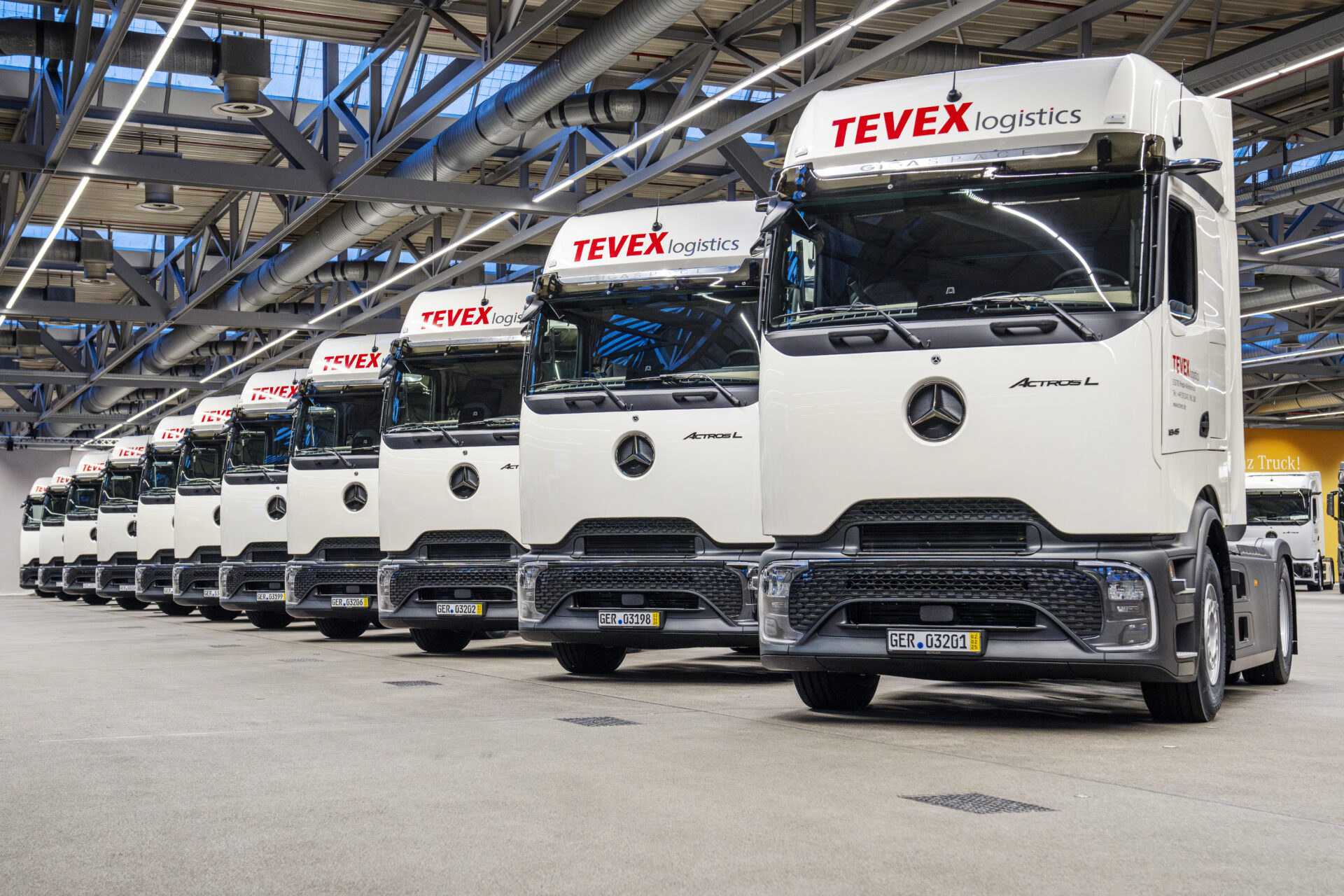 Flotten-Upgrade bei Tevex: 150 Mercedes Actros L für nachhaltige Transporte