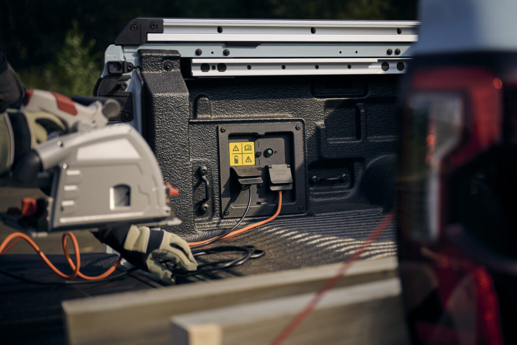 Mit dem neuen Ford Ranger PHEV ist die Funktion Pro Power Onboard nun auch für die Pick-up-Modellreihe erhältlich
Foto: Ford