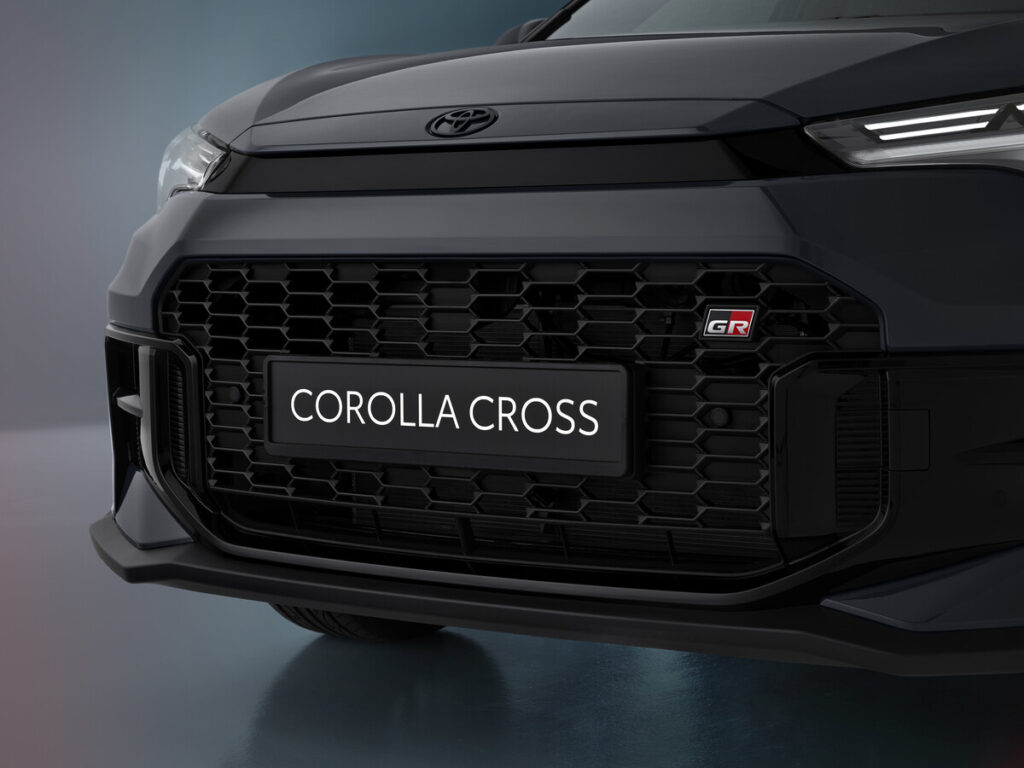90102-2025corolla-cross-gr-sportdet004-web-lr