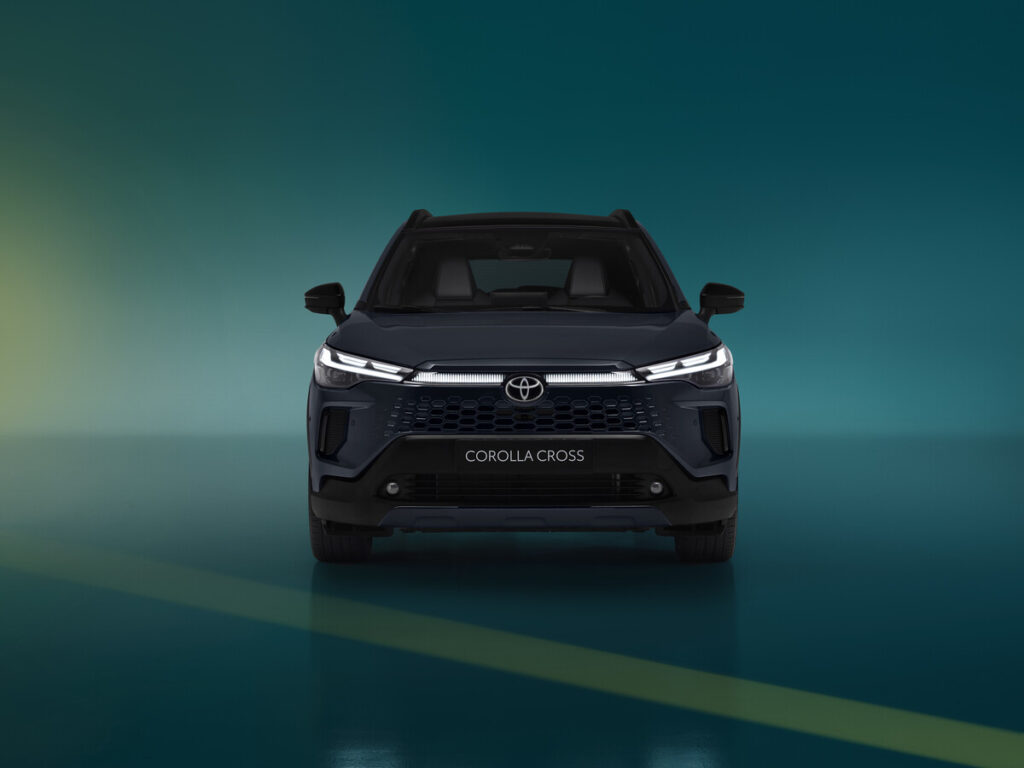 90131-2025corolla-cross-high-grade-high005-web-lr