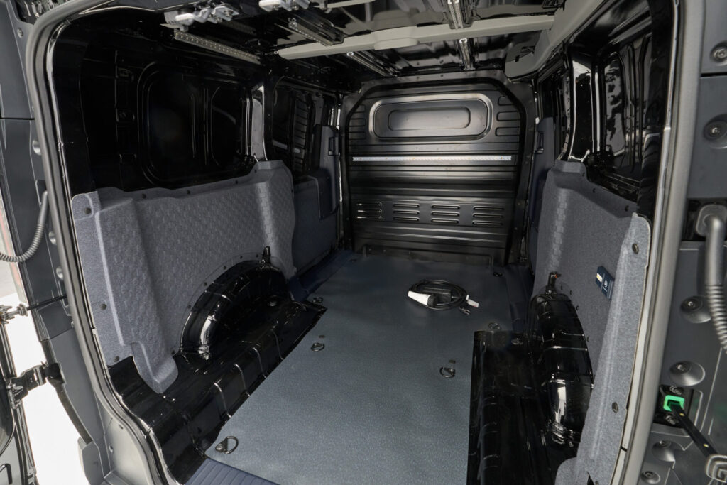 Kia_PV5_Cargo_L2H1_05