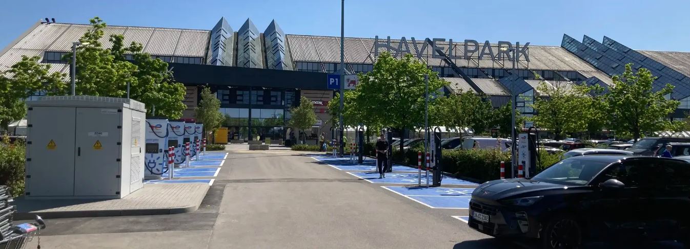Auto laden am Havelpark: E-Ladeoffensive in Brandenburg gestartet