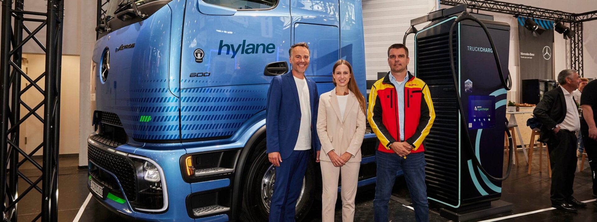 DHL mietet 30 E-Lkw von Daimler Truck – hylane bringt Flexibilität ins Spiel