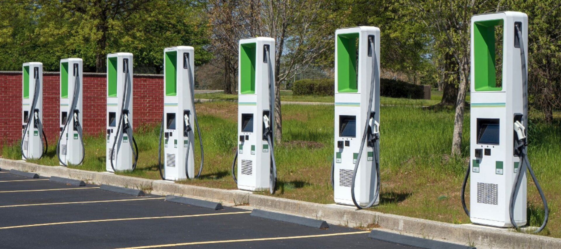 Ladesäulen im Kostenvergleich: Was E-Auto-Fahrer 2025 wirklich zahlen