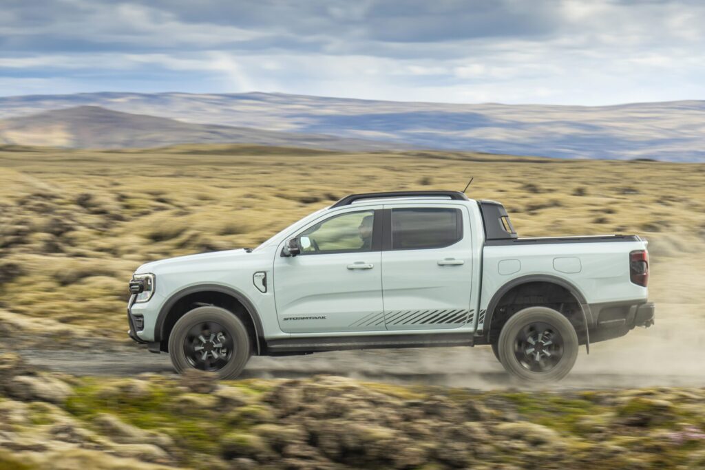 Selbstbewusster Auftritt auch im Innenraum: der neue Ford Ranger Plug-in-Hybrid in der Ausstattungsvariante Wildtrak.