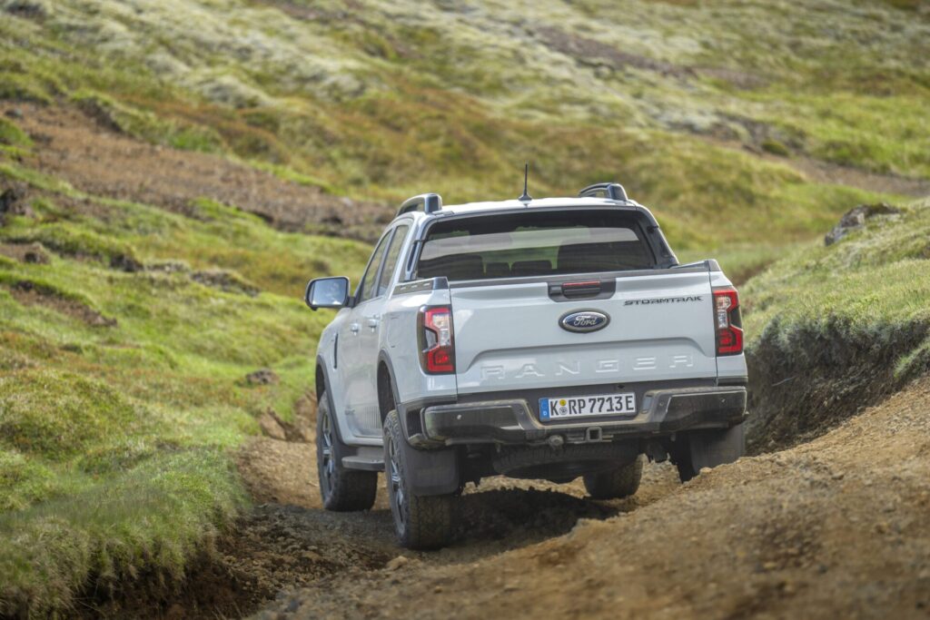 Absolut geländetauglich: der neue Ford Ranger Plug-in-Hybrid in der exklusiven Sonderedition Stormtrak.
