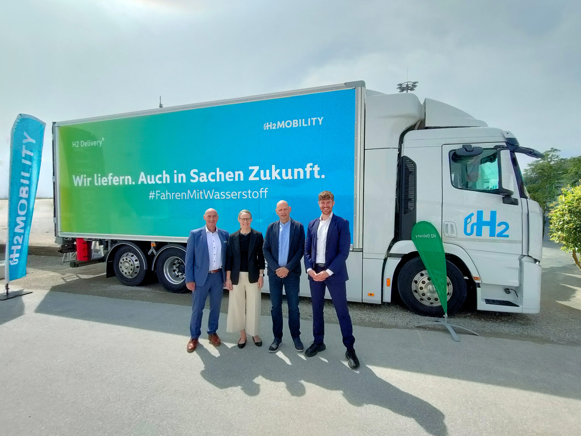 HOYER übernimmt Logistik für Wasserstofftankstellen von H2 MOBILITY