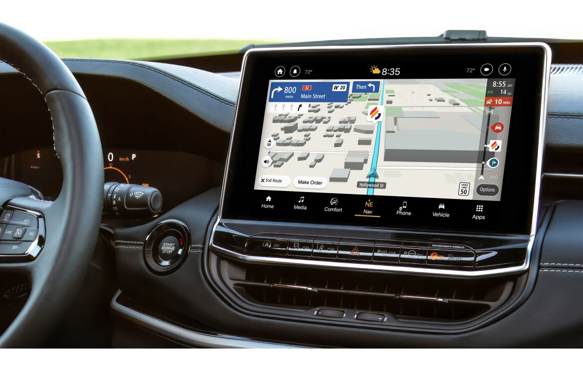 Wie Stellantis und 4screen die Infotainment-Nutzung im Auto revolutionieren