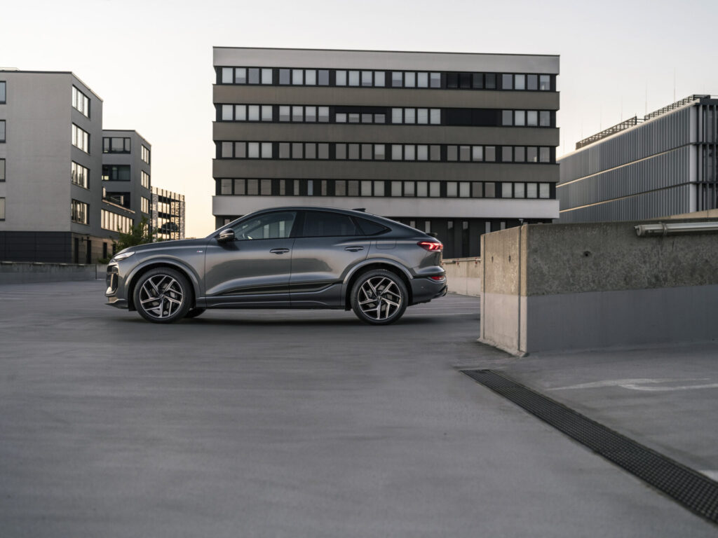 Static photo,
Colour: Daytona gray