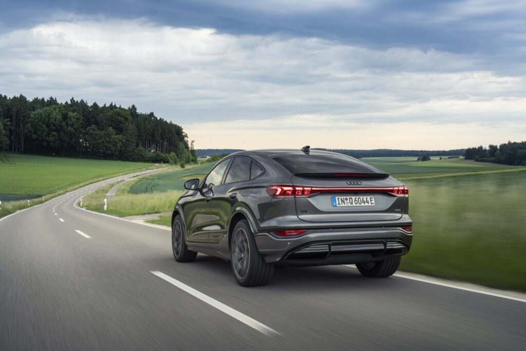 Dynamic photo,
Colour: Daytona gray