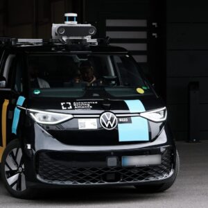 Bosch und CARIAD treiben automatisiertes Fahren mit KI bis 2026 in die Serie