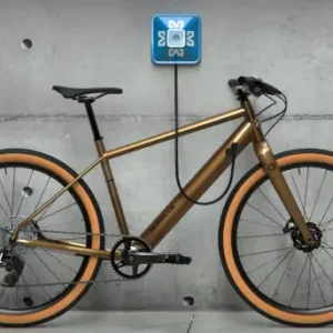 Morelle zeigt, wie sich das E-Bike innerhalb 15 Minuten laden lässt