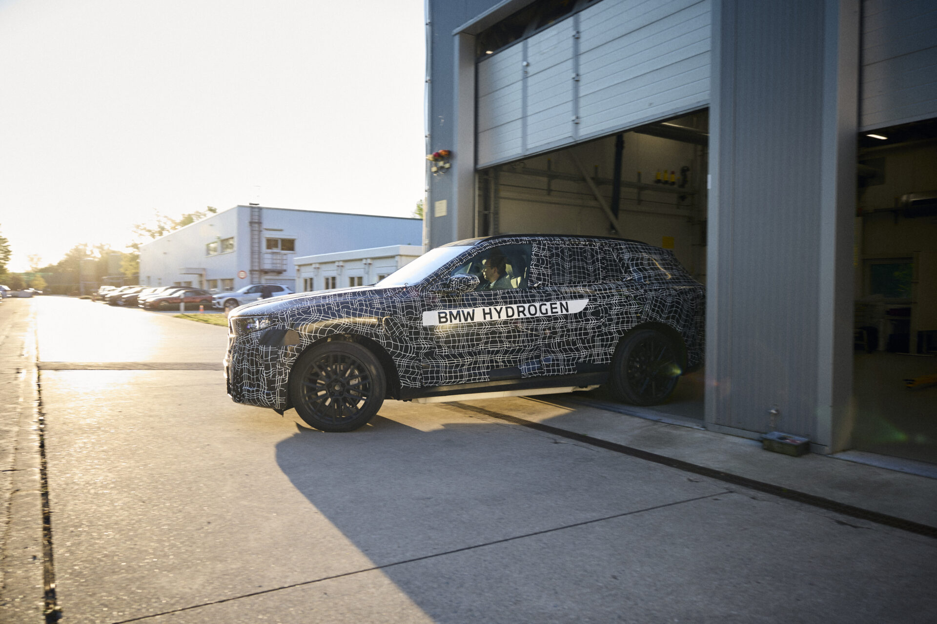 Mit Wasserstoff in die Zukunft: Der BMW iX5 Hydrogen startet durch