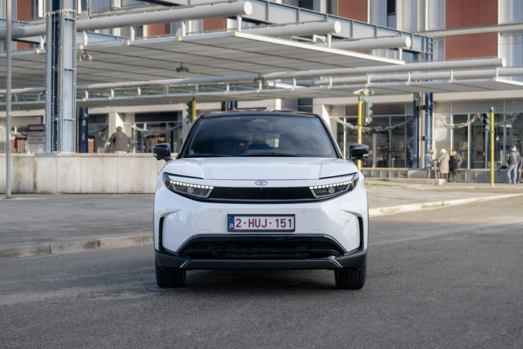 Toyota Urban Cruiser 93138-2026toyota-urban-cruiserlunar-white-awdstatic002