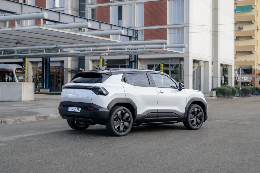 Toyota Urban Cruiser 93140-2026toyota-urban-cruiserlunar-white-awdstatic004