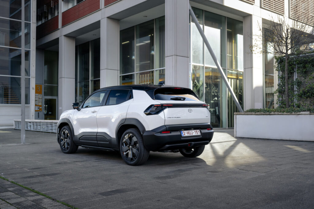 Toyota Urban Cruiser 93142-2026toyota-urban-cruiserlunar-white-awdstatic006