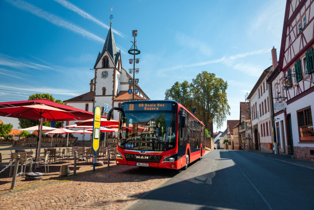 Unterwegs mit DB Regio Bus Bayern - Omnibusverkehr Franken GmbH (OVF) - hier: Bus des Herstellers MAN