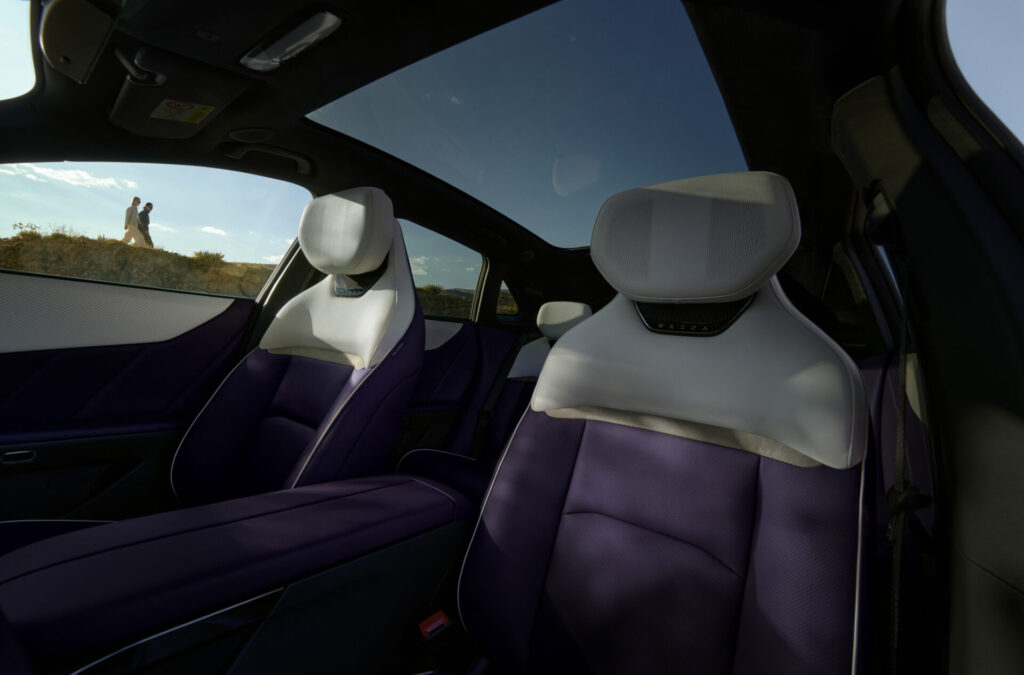 Mazda CX-6e mazda_cx-6e_global_nv_int_04_until8thjan2031