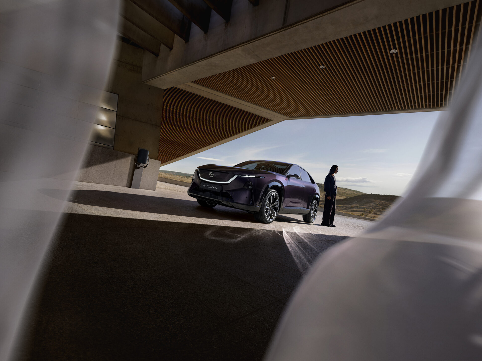 Kopfhörer im Straßenverkehr Mazda CX-6e startet 2026: Das bietet das neue E-Crossover