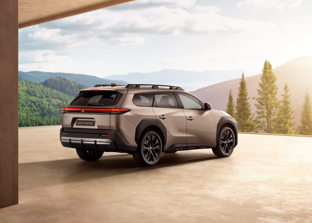 90170-2025bz4x-touringmain05