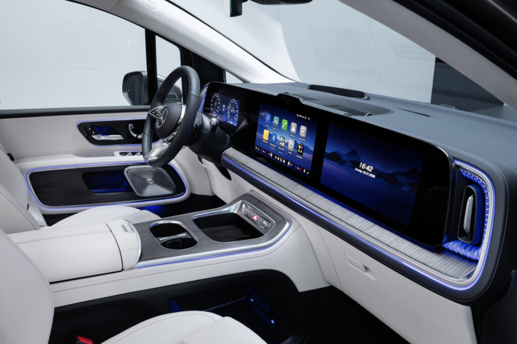 Der neue vollelektrische Mercedes-Benz VLE - Die Angaben sind vorläufig und wurden intern nach Maßgabe der Zertifizierungsmethode „WLTP-Prüfverfahren“ ermittelt. Es liegen bislang weder eine EG-Typgenehmigung noch eine Konformitätsbescheinigung mit amtlichen Werten vor. Abweichungen zwischen den Angaben und den amtlichen Werten sind möglich. 

The all-new electric Mercedes-Benz VLE - Figures are preliminary and were determined internally in accordance with the "WLTPtest procedure"certificationmethod. At present, there has been neither an EC typeapprovalnor a certificate ofconformitywith official values. There may be discrepancies between thefigures providedand the official values.