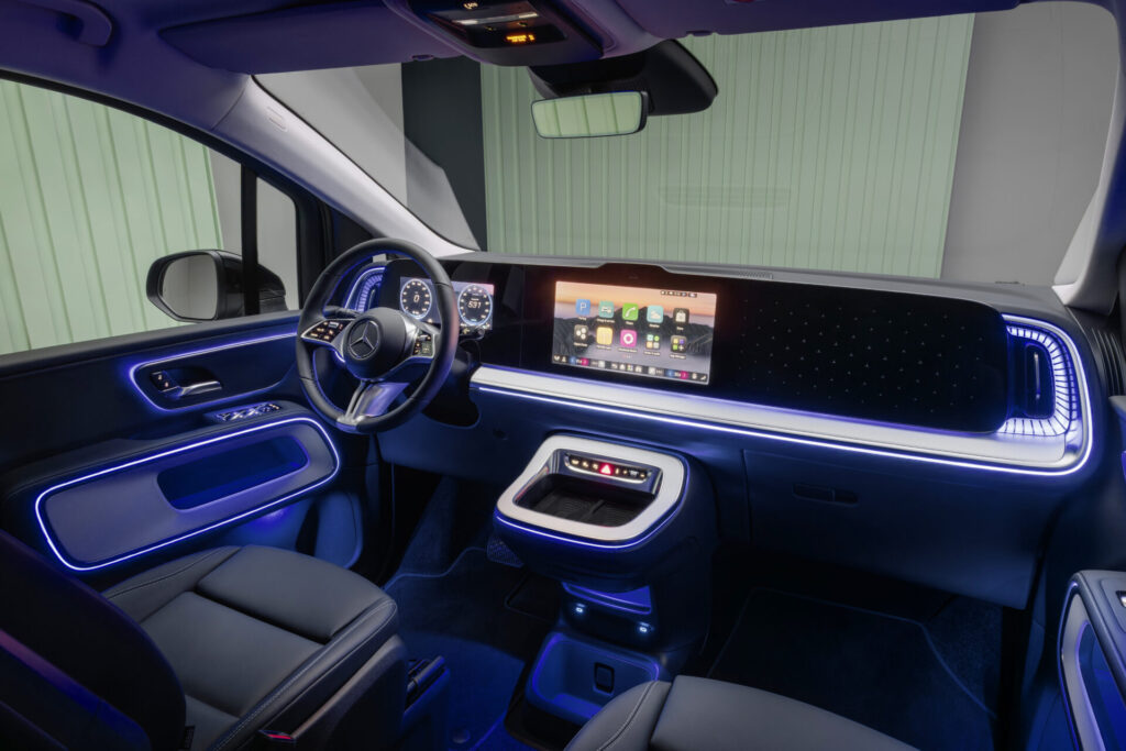 Der neue vollelektrische Mercedes-Benz VLE - Die Angaben sind vorläufig und wurden intern nach Maßgabe der Zertifizierungsmethode „WLTP-Prüfverfahren“ ermittelt. Es liegen bislang weder eine EG-Typgenehmigung noch eine Konformitätsbescheinigung mit amtlichen Werten vor. Abweichungen zwischen den Angaben und den amtlichen Werten sind möglich. 

The all-new electric Mercedes-Benz VLE - Figures are preliminary and were determined internally in accordance with the "WLTPtest procedure"certificationmethod. At present, there has been neither an EC typeapprovalnor a certificate ofconformitywith official values. There may be discrepancies between thefigures providedand the official values.