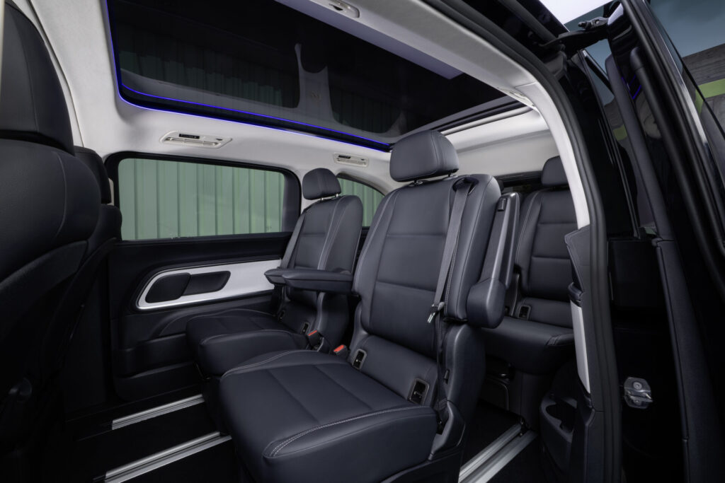 Der neue vollelektrische Mercedes-Benz VLE - Die Angaben sind vorläufig und wurden intern nach Maßgabe der Zertifizierungsmethode „WLTP-Prüfverfahren“ ermittelt. Es liegen bislang weder eine EG-Typgenehmigung noch eine Konformitätsbescheinigung mit amtlichen Werten vor. Abweichungen zwischen den Angaben und den amtlichen Werten sind möglich. 

The all-new electric Mercedes-Benz VLE - Figures are preliminary and were determined internally in accordance with the "WLTPtest procedure"certificationmethod. At present, there has been neither an EC typeapprovalnor a certificate ofconformitywith official values. There may be discrepancies between thefigures providedand the official values.