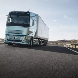 Volvo Trucks bringt E-LKW mit 700 km Reichweite in den Fernverkehr